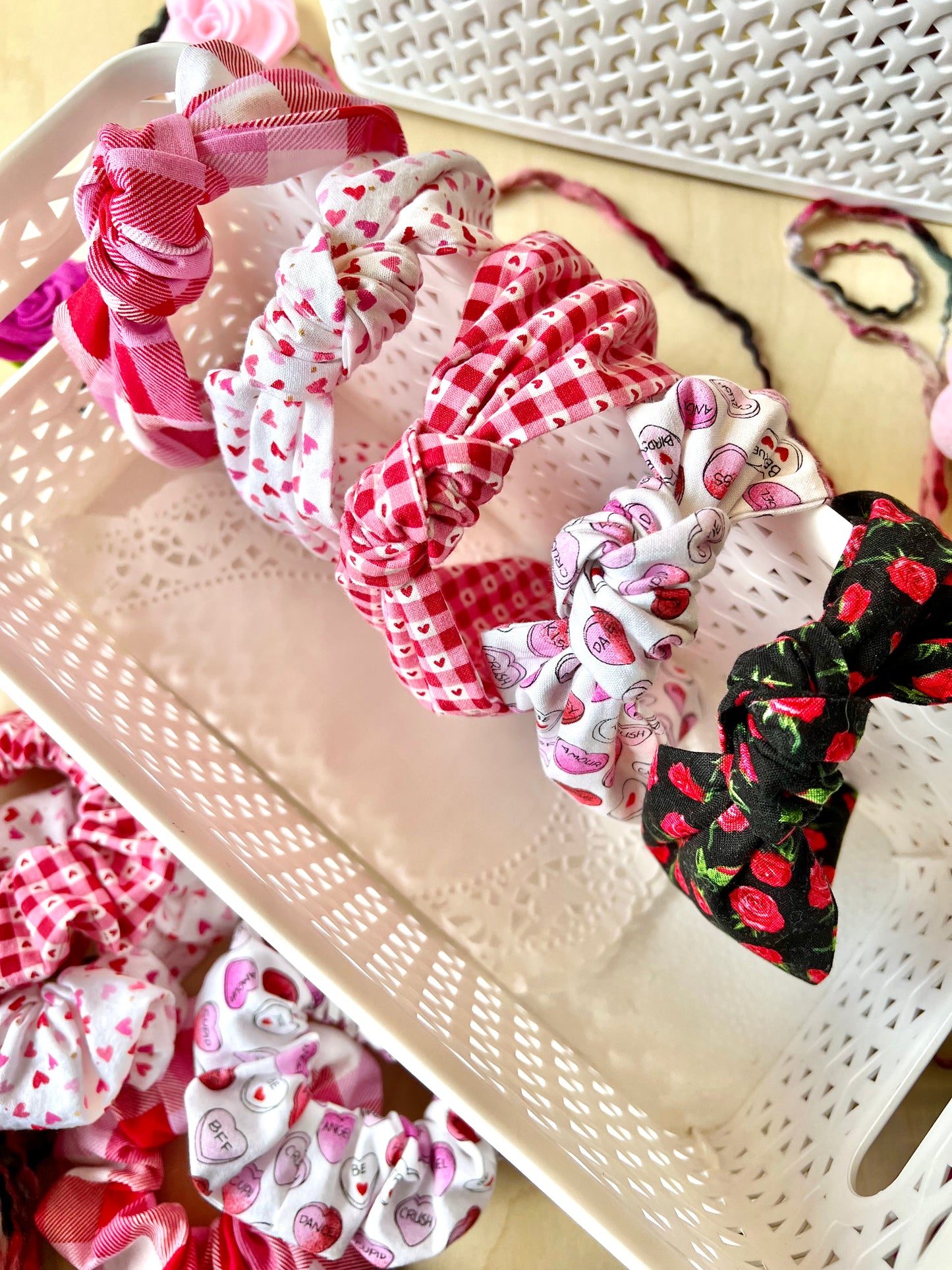 Scattered Hearts Knottie